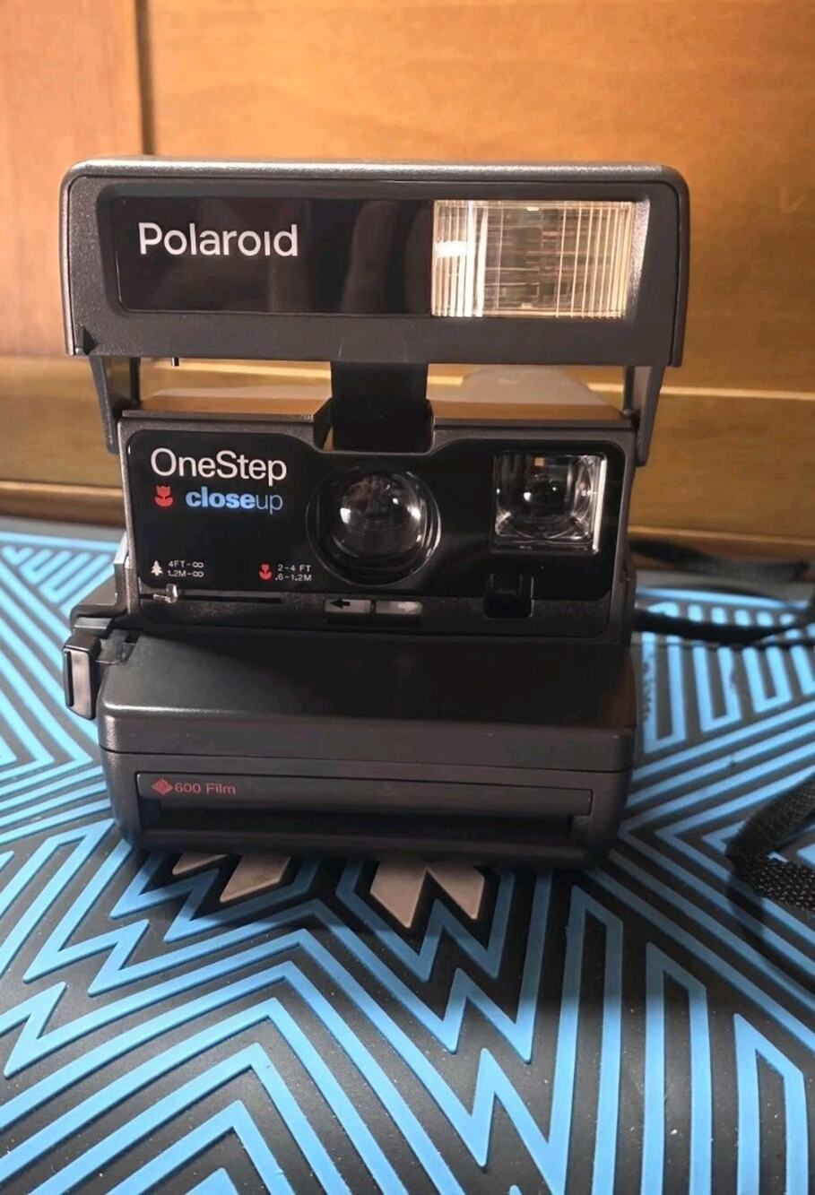 POLAROID ONE STEP CLOSE UP 600 FILM INSTANT CAMERA VINTAGE BLK W/ STRAP